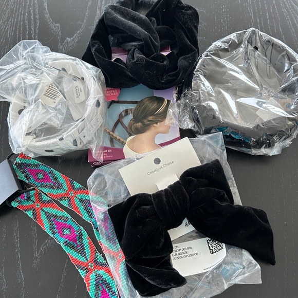 Hair Accessories new never worn - Picture 1 of 5